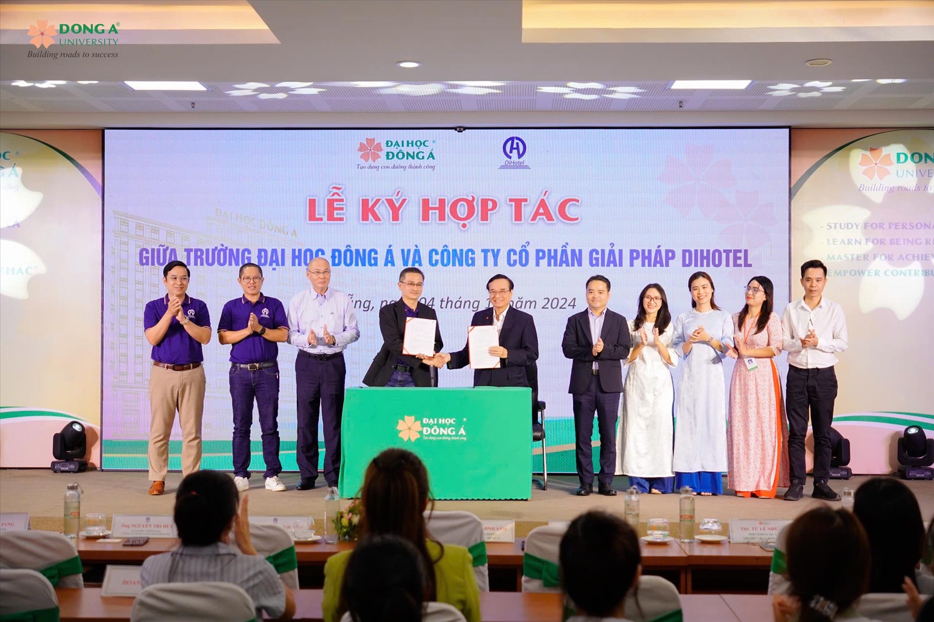 Lễ ký kết và bàn giao cung cấp phần mềm DiHotel phục vụ cho việc giảng dạy và huấn luyện chuyên ngành Du lịch cho sinh viên.