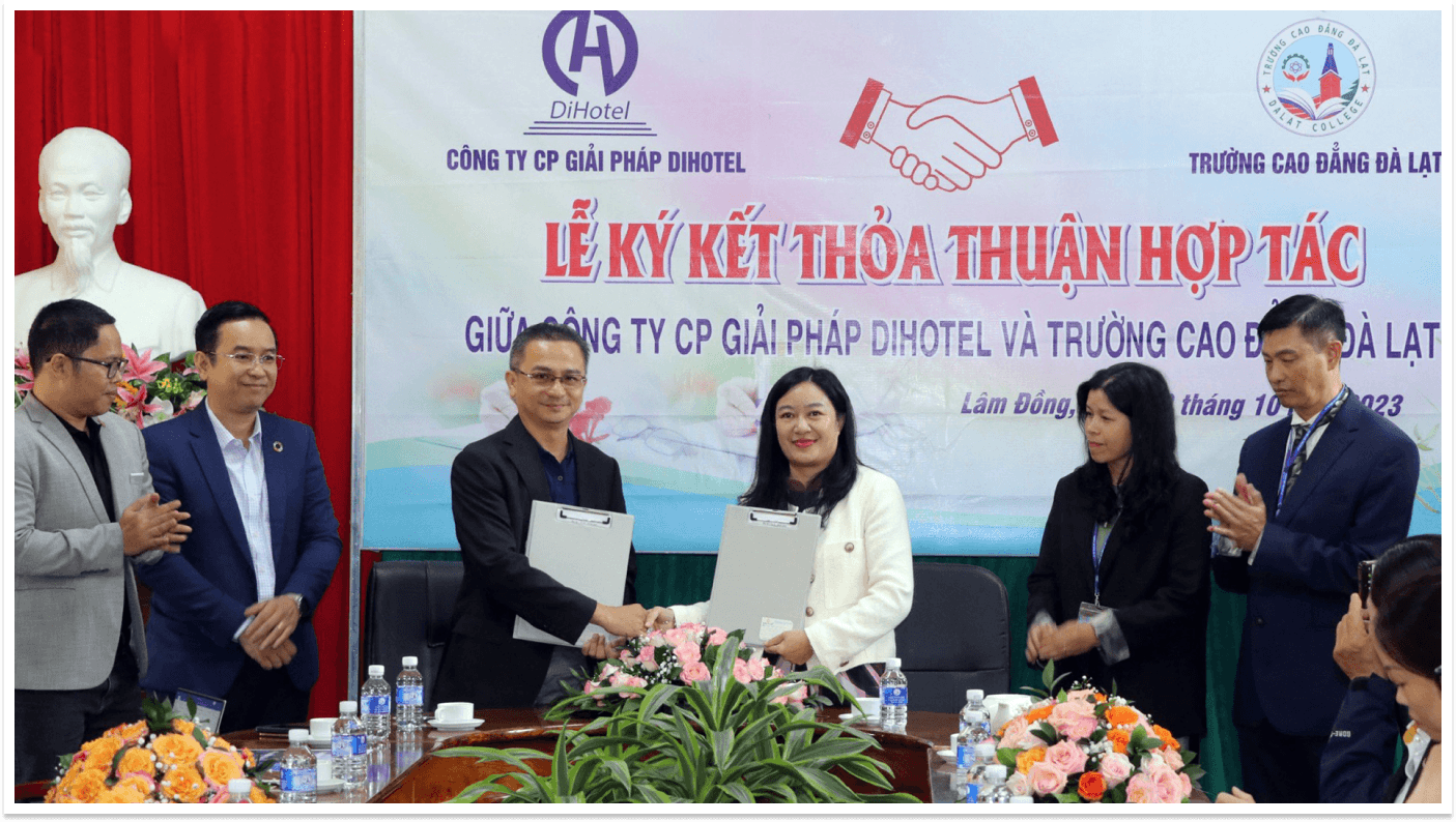 Lễ ký thỏa thuận hợp tác giữa Công ty CP Giải pháp DIHOTEL và Trường Cao đẳng Đà Lạt