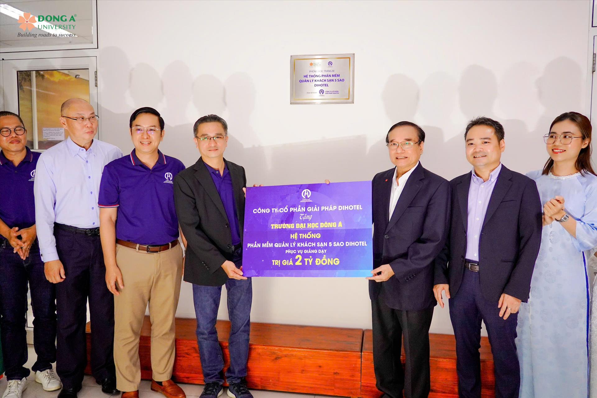 Lễ ký kết và bàn giao cung cấp phần mềm DiHotel phục vụ cho việc giảng dạy và huấn luyện chuyên ngành Du lịch cho sinh viên.