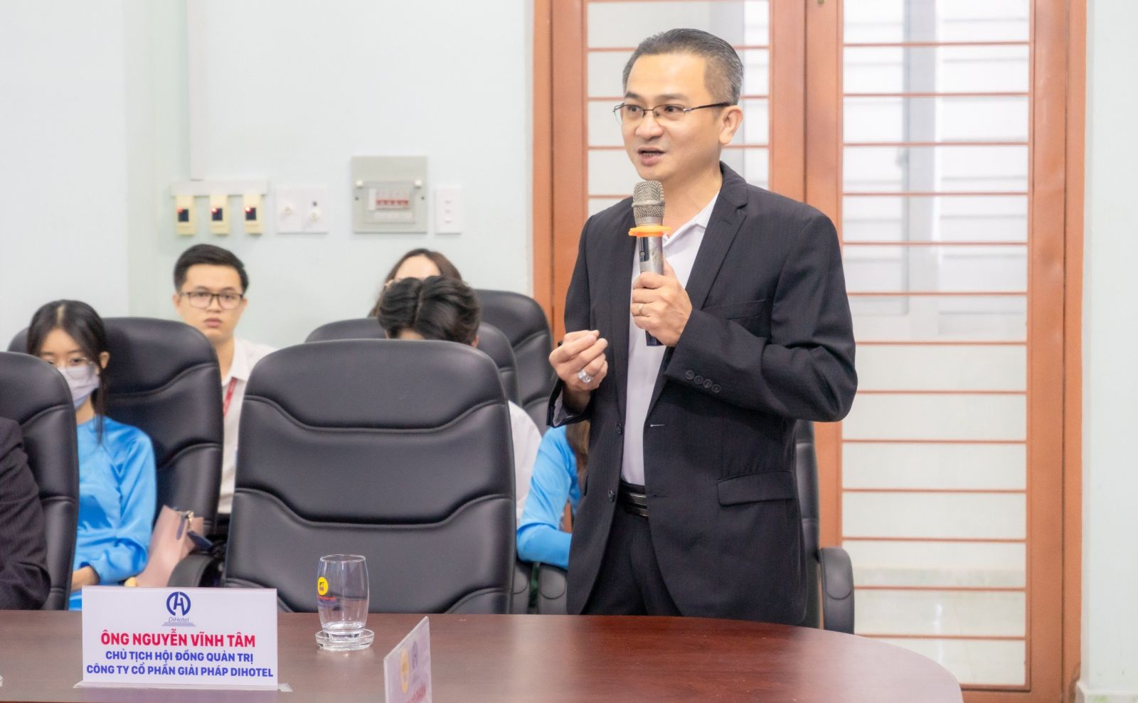 Ông Nguyễn Vĩnh Tâm – Chủ tịch Hội đồng Quản trị Công ty Cổ phần Giải pháp DiHotel phát biểu tại chương trình